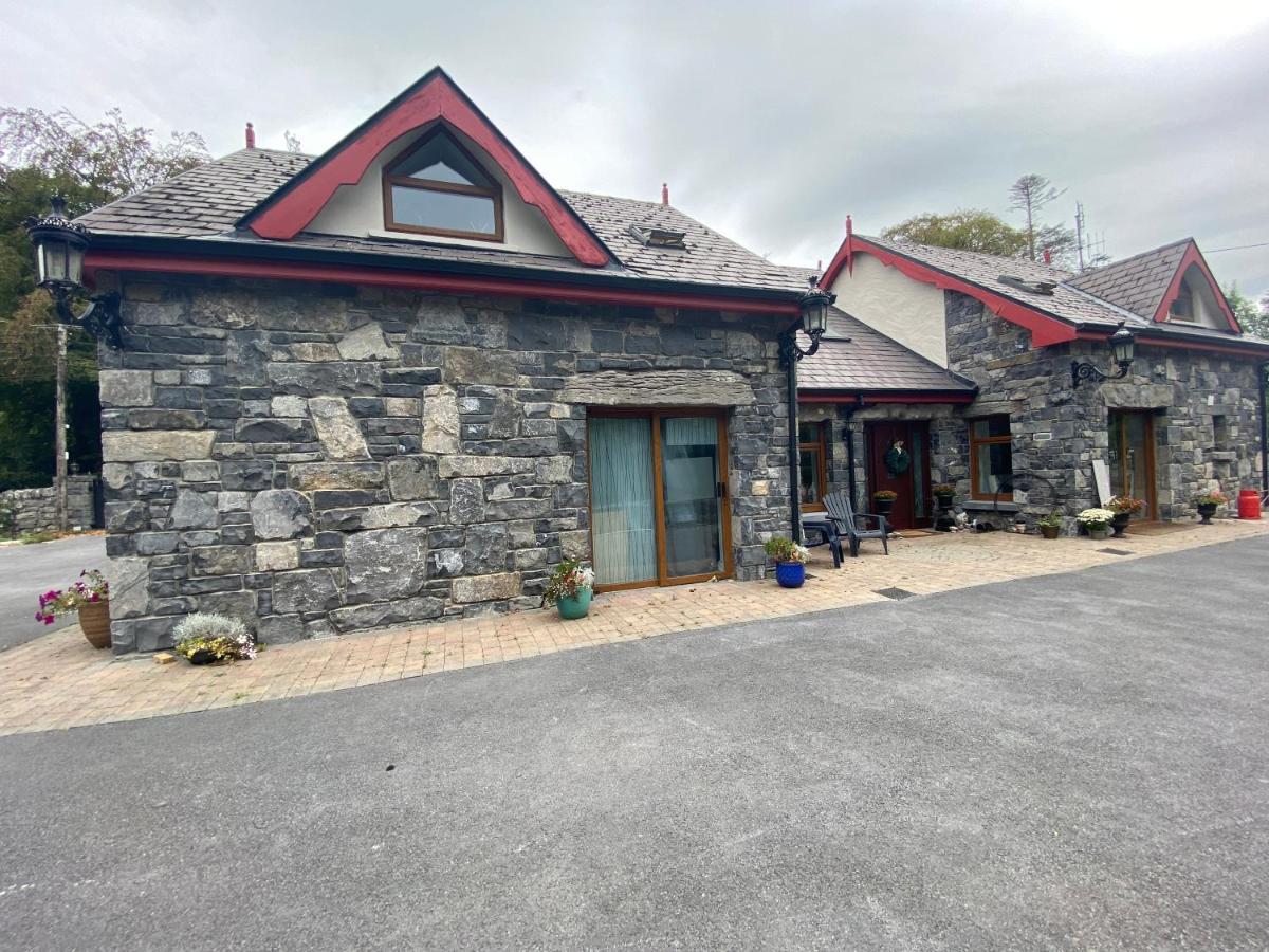 Salmon Weir Lodge Cong Dış mekan fotoğraf